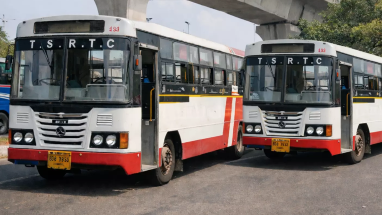 ఆర్టీసీ సమ్మె విరమణ: సంబరాల్లో కార్మికులు..