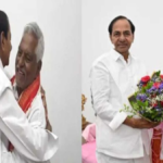 Former Minister Jeevan Reddy meeting BRS President K. Chandrashekar Rao at his Erravelli residence.