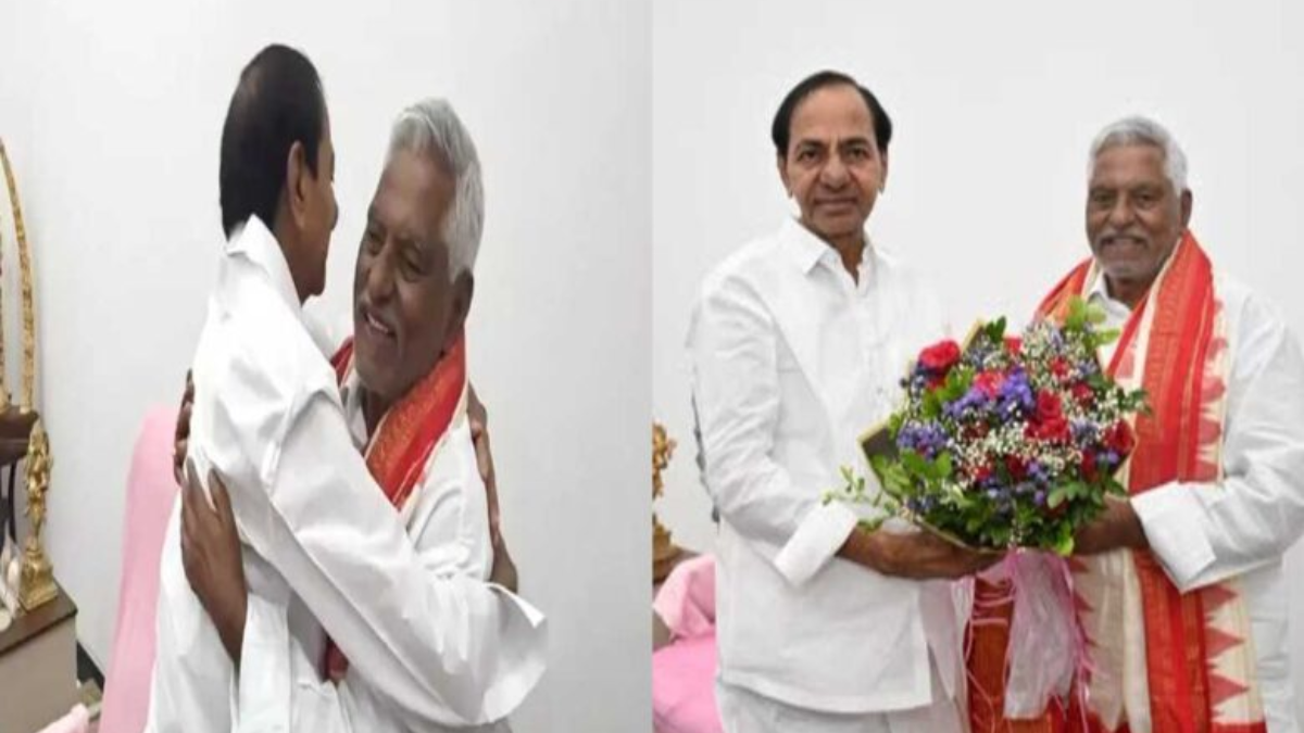 Former Minister Jeevan Reddy meeting BRS President K. Chandrashekar Rao at his Erravelli residence.