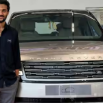 హైదరాబాద్‌లో తన కొత్త రేంజ్ రోవర్ కారుతో సన్‌రైజర్స్ హైదరాబాద్ క్రికెటర్ నితీశ్ కుమార్ రెడ్డి.