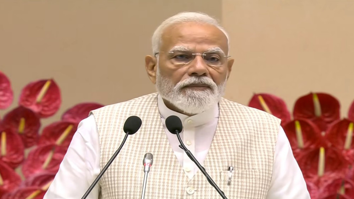 కోయంబత్తూరు ఎన్నికల సభలో ప్రజలను ఉద్దేశించి ప్రసంగిస్తున్న ప్రధాని నరేంద్ర మోదీ.