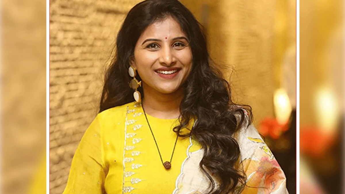 Popular Telugu folk singer Mangli (Satyavathi Chauhan) during a performance.