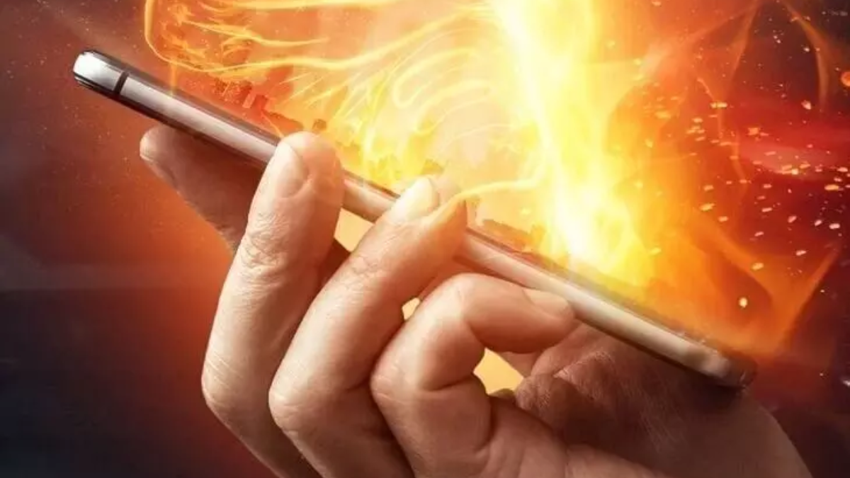 వేసవి కాలంలో ఎండలో వేడెక్కిన స్మార్ట్‌ఫోన్