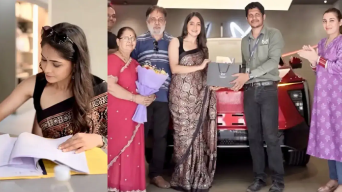 ఎరుపు రంగు మహీంద్రా XUV400 ఎలక్ట్రిక్ కారుతో నటి మోక్షితా పై.