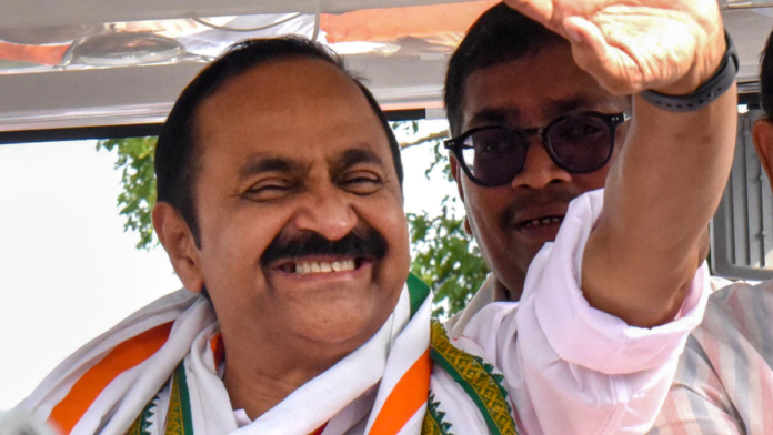 కేరళ సీఎంాగా వీడీ సతీశన్ ప్రమాణ స్వీకారం: కాంగ్రెస్ సరికొత్త శకం ప్రారంభం!